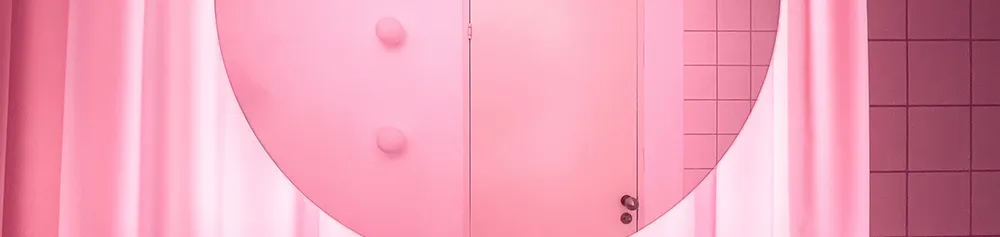 barbiecore trend pink bathroom and round mirror