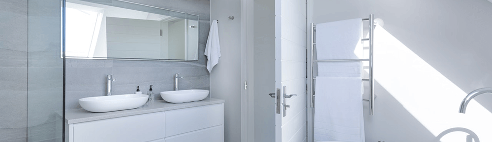 how to choose a bathroom mirror